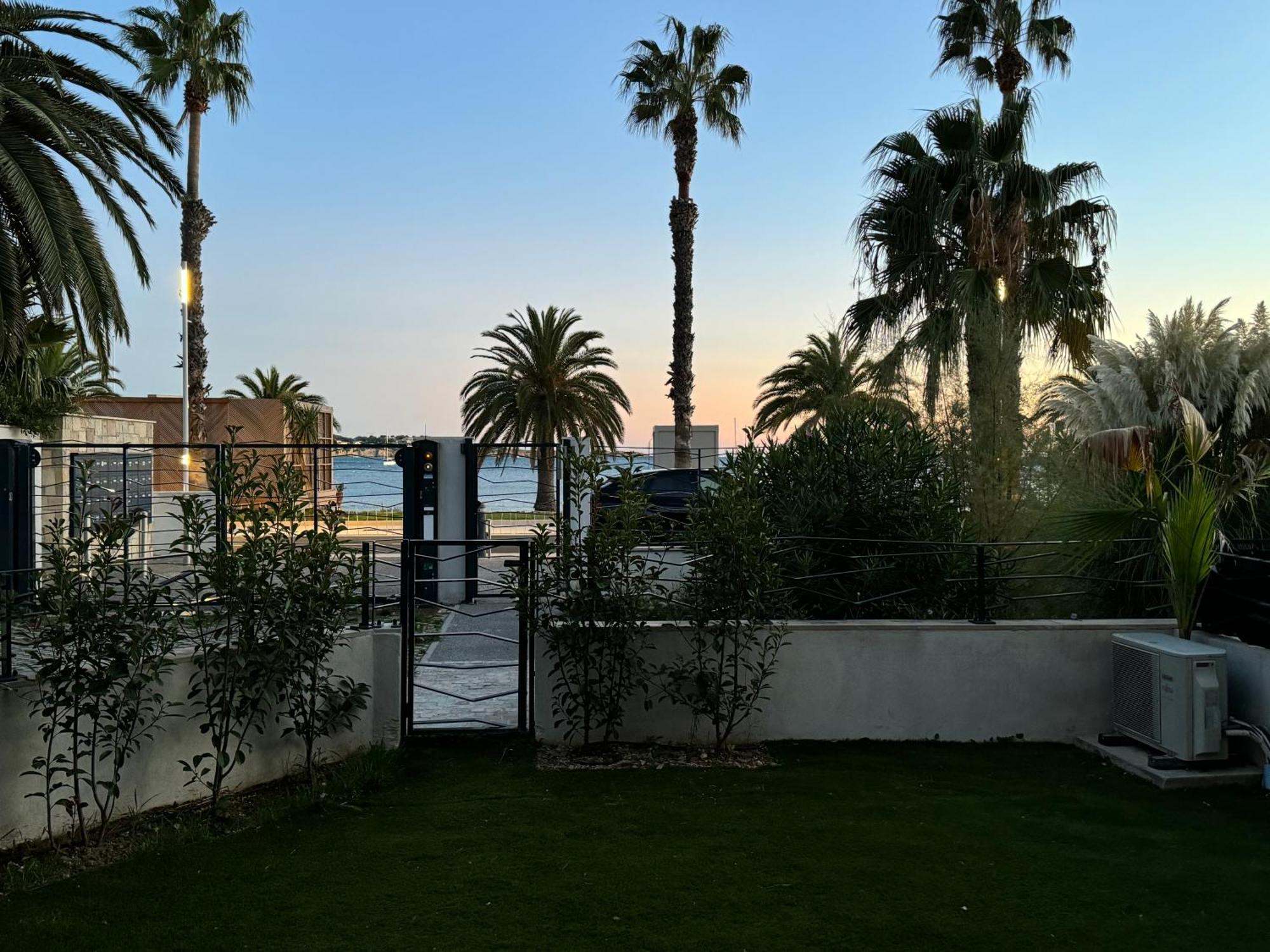 T3 Neuf Avec Terrasse Et Jardin Face A La Mer Bandol Eksteriør bilde